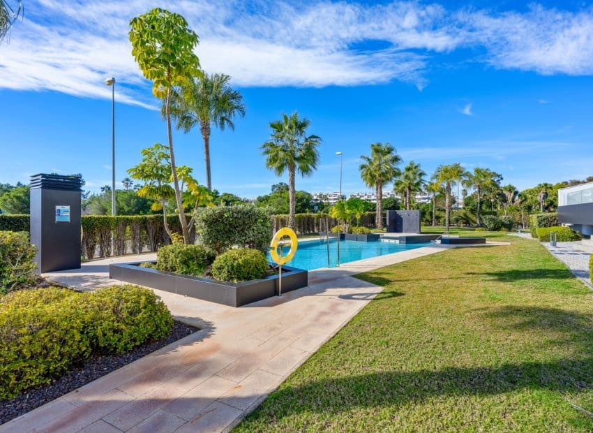 3 soveværelse Lejlighed til salg i Villamartin med swimmingpool garage - € 639.000 (Ref: 9763815)