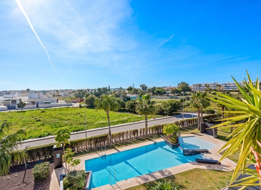 3 soveværelse Lejlighed til salg i Villamartin med swimmingpool garage - € 639.000 (Ref: 9763815)