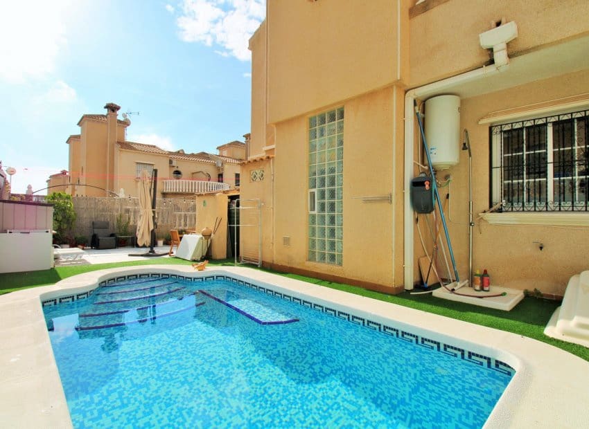 2 soveværelse Byhus til salg i Villamartin med swimmingpool - € 279.900 (Ref: 9763816)