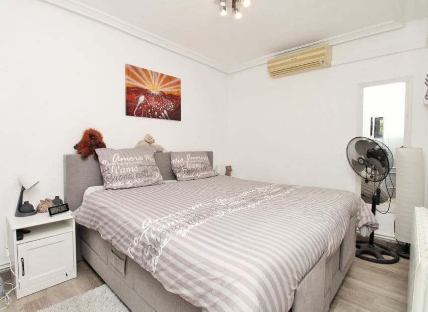 2 soveværelse Byhus til salg i Villamartin med swimmingpool - € 279.900 (Ref: 9763816)