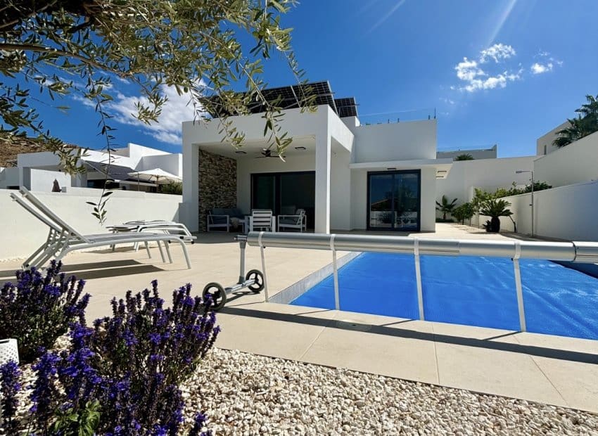 3 soverom Villa til salgs i Benijofar med svømmebasseng - € 589 000 (Ref: 9763829)