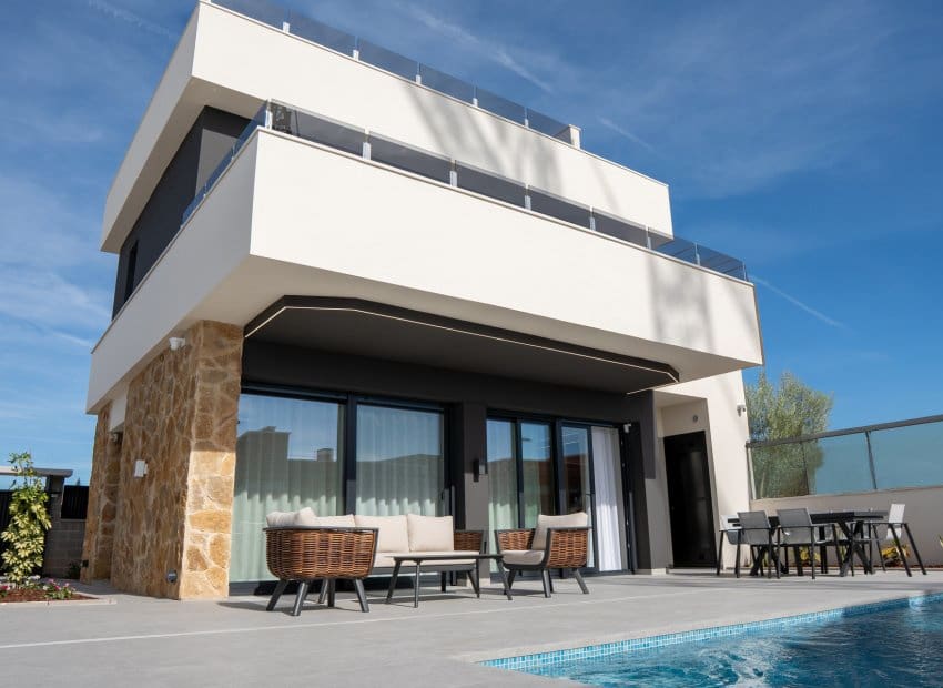 3 bedroom Villa for sale in Ciudad Quesada with pool - € 588,000 (Ref: 9763848)