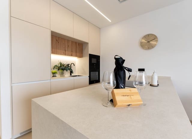 3 sypialnia Willa na sprzedaż w San Pedro del Pinatar ciudad, San Pedro del Pinatar z basenem - 439 000 € (Ref: 9763861)