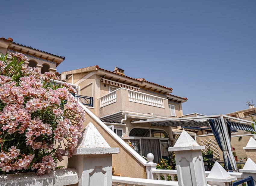 2 sovrum Lägenhet till salu i Playa Flamenca med pool - 189 900 € (Ref: 9763875)