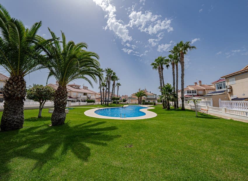 2 sovrum Lägenhet till salu i Playa Flamenca med pool - 189 900 € (Ref: 9763875)