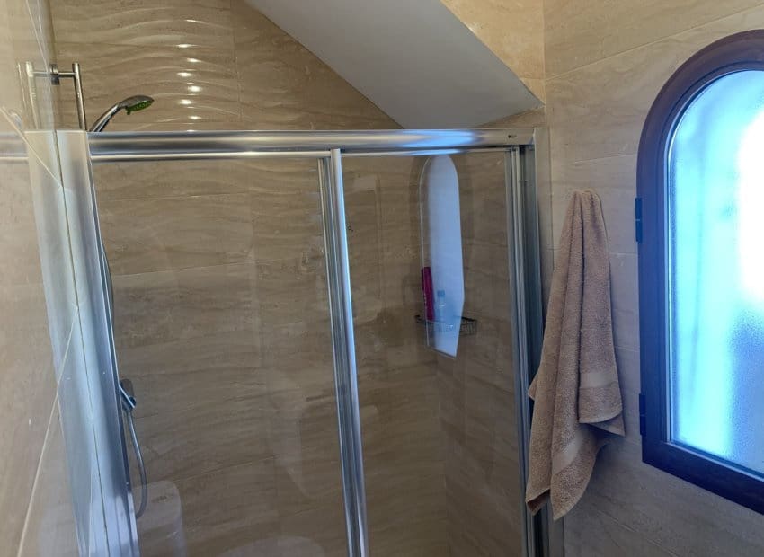 Chalet de 4 habitaciones en Villamartin en venta con piscina - 790.000 € (Ref: 9763878)