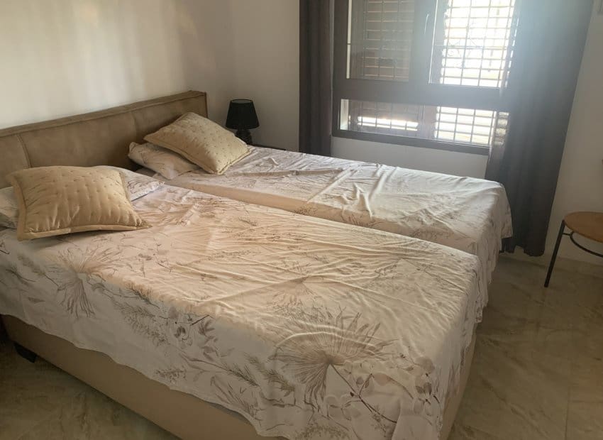 Chalet de 4 habitaciones en Villamartin en venta con piscina - 790.000 € (Ref: 9763878)