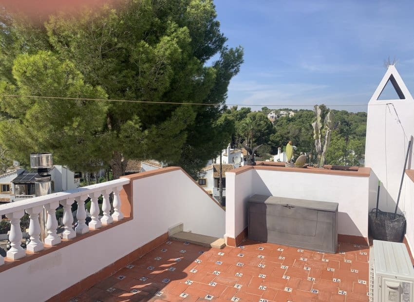 Chalet de 4 habitaciones en Villamartin en venta con piscina - 790.000 € (Ref: 9763878)