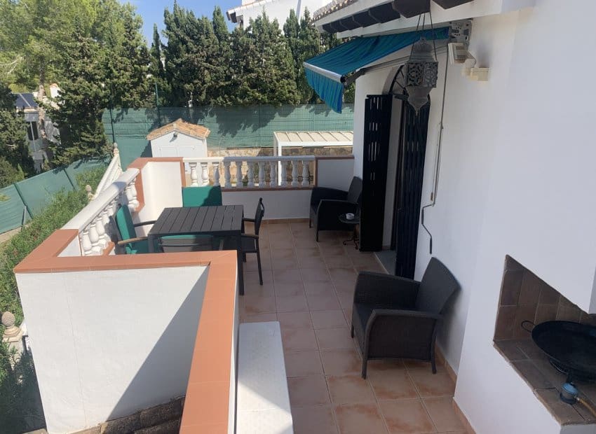 Chalet de 4 habitaciones en Villamartin en venta con piscina - 790.000 € (Ref: 9763878)