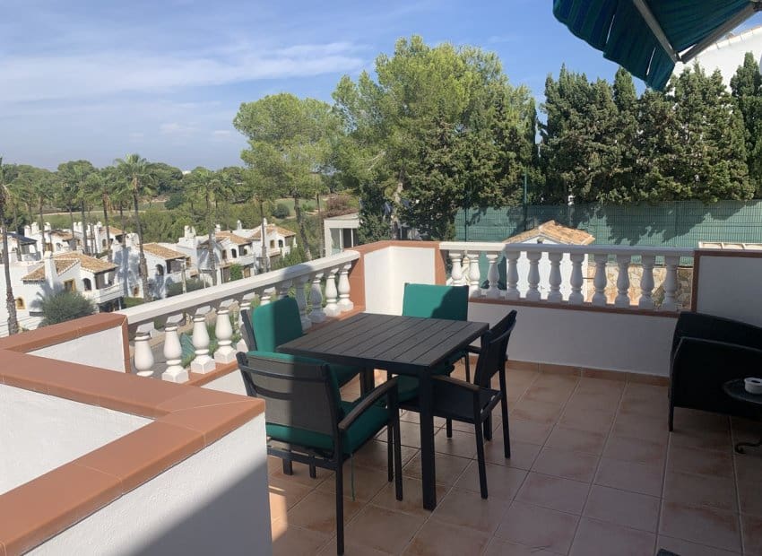 Chalet de 4 habitaciones en Villamartin en venta con piscina - 790.000 € (Ref: 9763878)