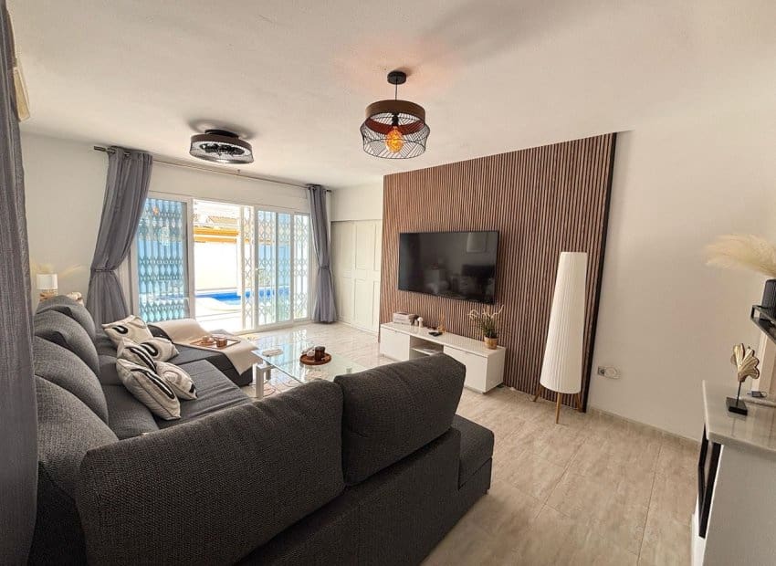 3 sypialnia Willa na sprzedaż w Villamartin z basenem - 424 995 € (Ref: 9763879)