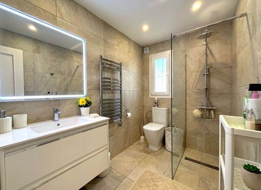 3 sypialnia Willa na sprzedaż w Villamartin z basenem - 424 995 € (Ref: 9763879)