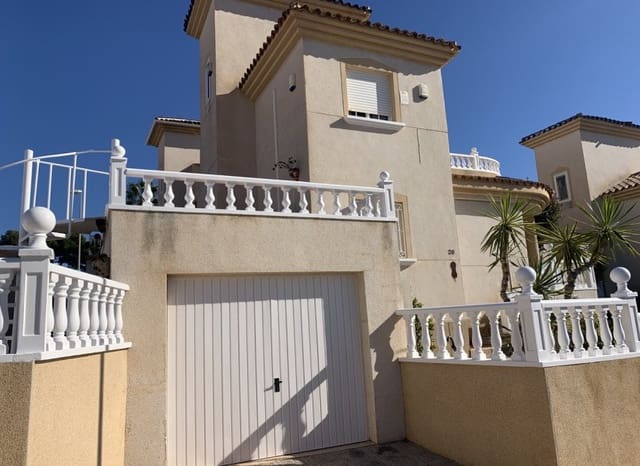 3 soveværelse Villa til salg i Villamartin, Orihuela med swimmingpool - € 299.950 (Ref: 9763880)