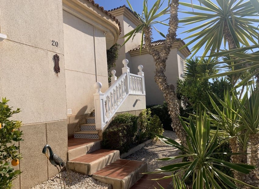 3 soveværelse Villa til salg i Villamartin med swimmingpool - € 299.950 (Ref: 9763880)