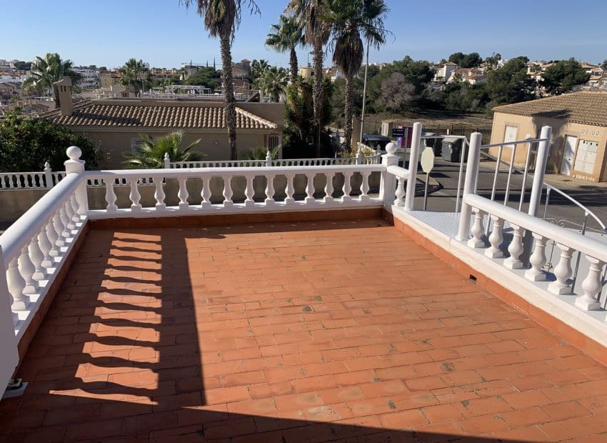 3 soveværelse Villa til salg i Villamartin med swimmingpool - € 299.950 (Ref: 9763880)