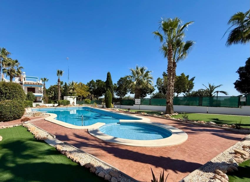 3 soveværelse Byhus til salg i Villamartin med swimmingpool - € 265.000 (Ref: 9763882)