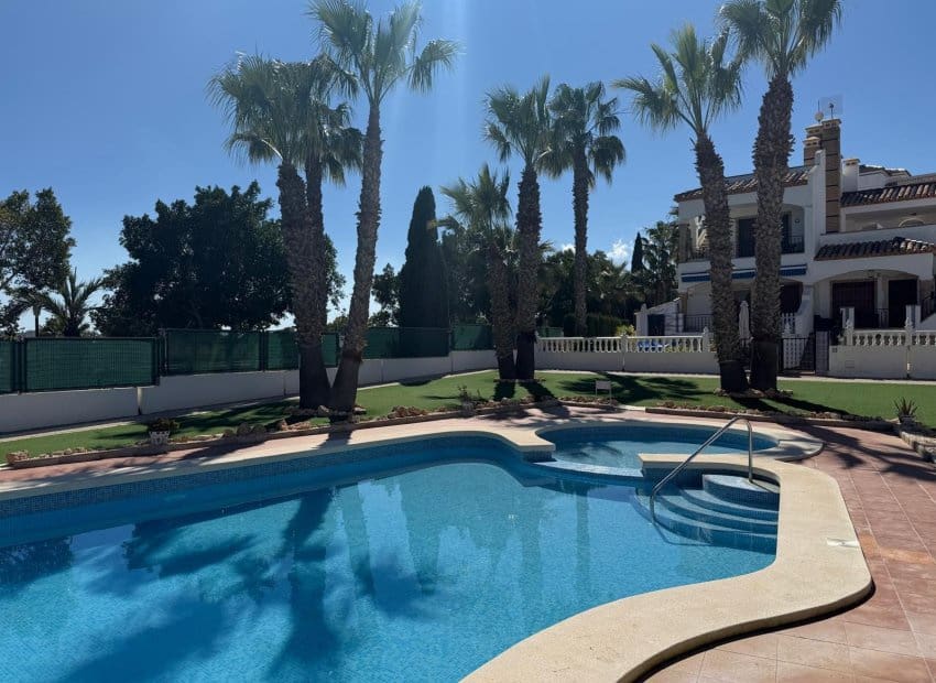 3 soveværelse Byhus til salg i Villamartin med swimmingpool - € 265.000 (Ref: 9763882)