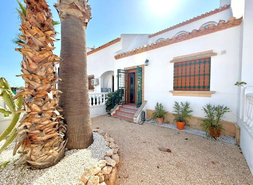 3 soveværelse Byhus til salg i Villamartin med swimmingpool - € 265.000 (Ref: 9763882)