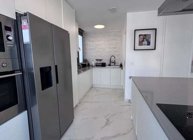 5 makuuhuone Huvila myytävänä paikassa Villamartin, Orihuela mukana uima-altaan 
autotalli - 595 000 € (Ref: 9763884)