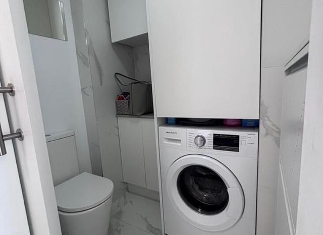 5 makuuhuone Huvila myytävänä paikassa Villamartin, Orihuela mukana uima-altaan 
autotalli - 595 000 € (Ref: 9763884)