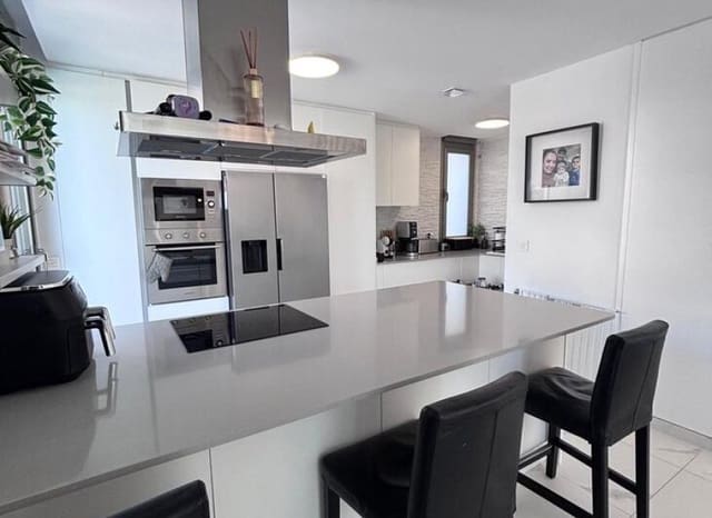 5 makuuhuone Huvila myytävänä paikassa Villamartin, Orihuela mukana uima-altaan 
autotalli - 595 000 € (Ref: 9763884)