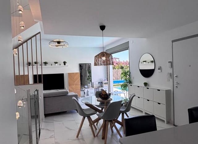 5 makuuhuone Huvila myytävänä paikassa Villamartin, Orihuela mukana uima-altaan 
autotalli - 595 000 € (Ref: 9763884)