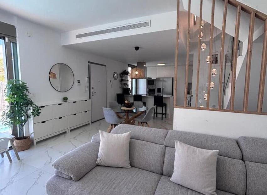 5 chambre Villa/Maison à vendre à Villamartin avec piscine - 595 000 € (Ref: 9763884)