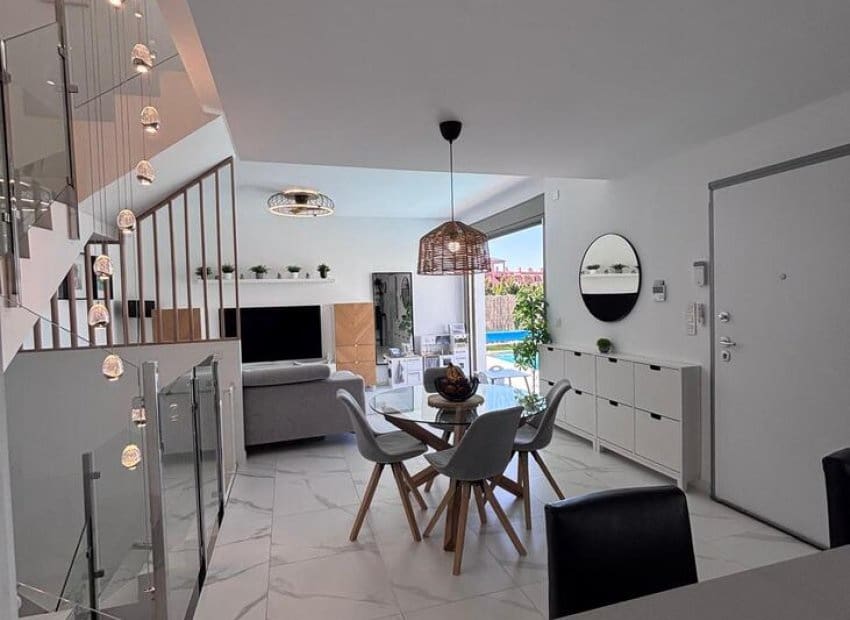 5 chambre Villa/Maison à vendre à Villamartin avec piscine - 595 000 € (Ref: 9763884)