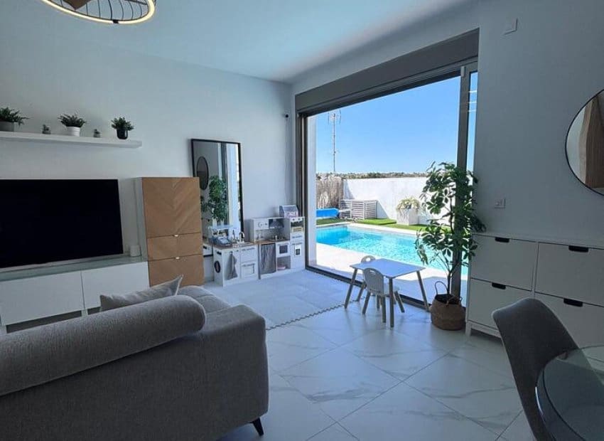 5 chambre Villa/Maison à vendre à Villamartin avec piscine - 595 000 € (Ref: 9763884)