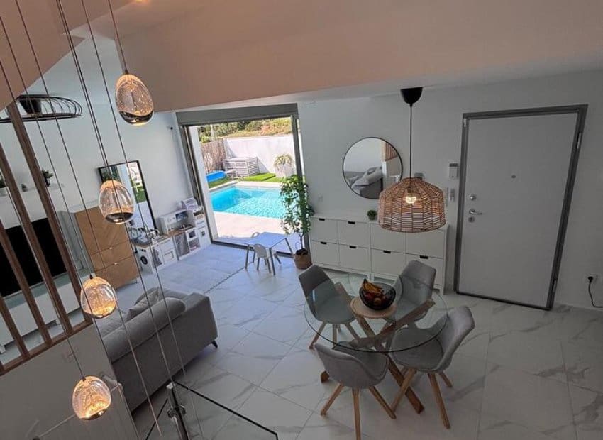 5 chambre Villa/Maison à vendre à Villamartin avec piscine - 595 000 € (Ref: 9763884)