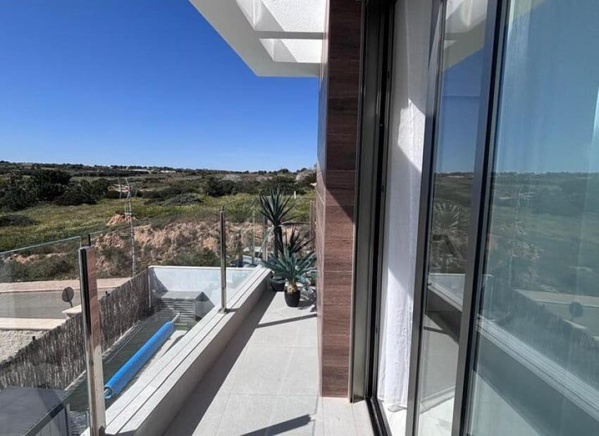 5 chambre Villa/Maison à vendre à Villamartin avec piscine - 595 000 € (Ref: 9763884)