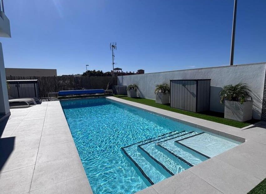 5 chambre Villa/Maison à vendre à Villamartin avec piscine - 595 000 € (Ref: 9763884)