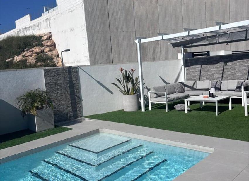 5 chambre Villa/Maison à vendre à Villamartin avec piscine - 595 000 € (Ref: 9763884)