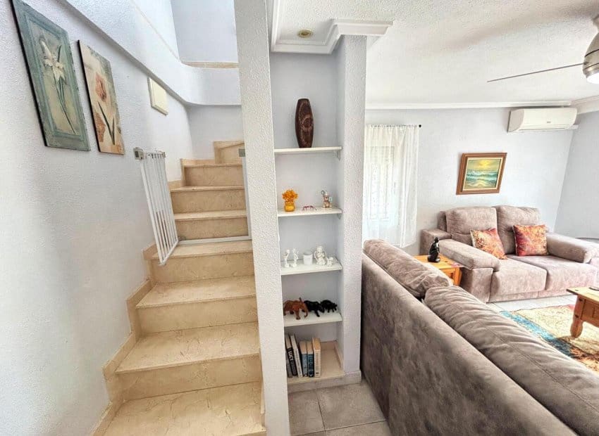 4 soverom Hus til salgs i Villamartin med svømmebasseng garasje - € 249 900 (Ref: 9763885)