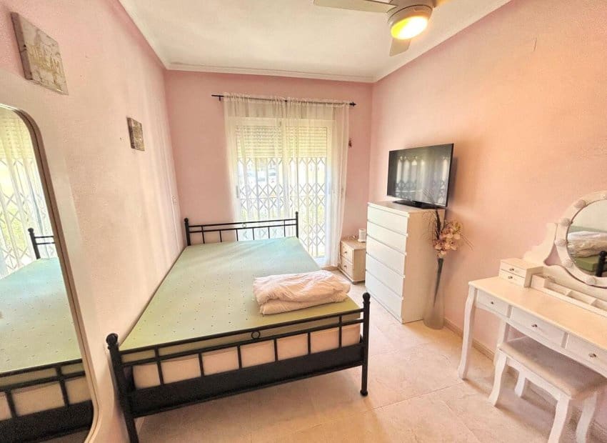 4 soverom Hus til salgs i Villamartin med svømmebasseng garasje - € 249 900 (Ref: 9763885)