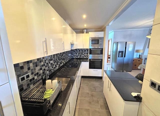 4 soverom Hus til salgs i Villamartin, Orihuela med svømmebasseng garasje - € 249 900 (Ref: 9763885)