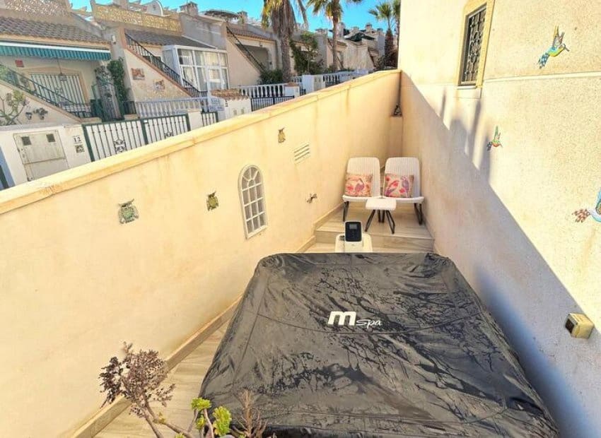 4 soverom Hus til salgs i Villamartin med svømmebasseng garasje - € 249 900 (Ref: 9763885)