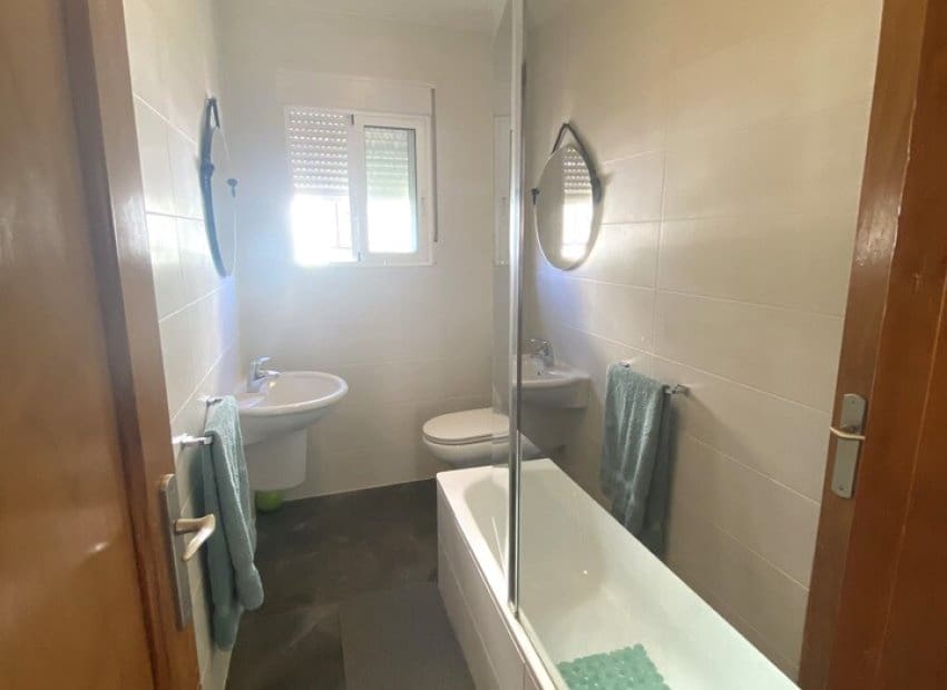 5 makuuhuone Huvila myytävänä paikassa La Zenia mukana uima-altaan - 359 995 € (Ref: 9763886)