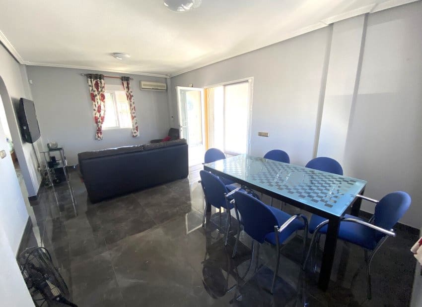 5 makuuhuone Huvila myytävänä paikassa La Zenia mukana uima-altaan - 359 995 € (Ref: 9763886)