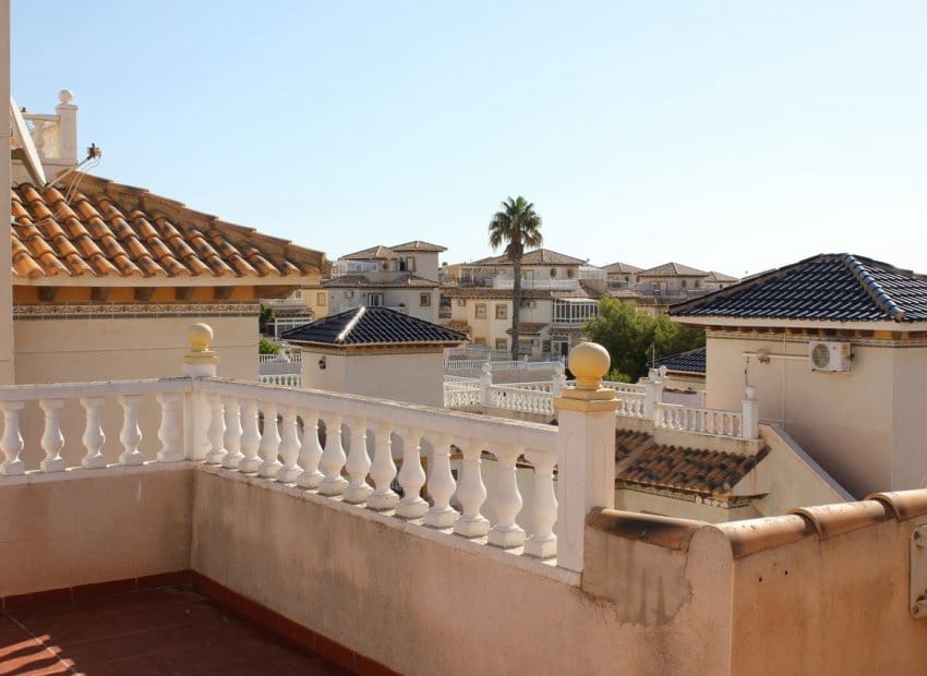 5 makuuhuone Huvila myytävänä paikassa La Zenia mukana uima-altaan - 359 995 € (Ref: 9763886)