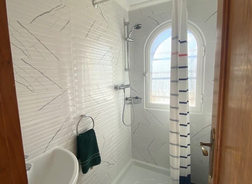 5 makuuhuone Huvila myytävänä paikassa La Zenia mukana uima-altaan - 359 995 € (Ref: 9763886)