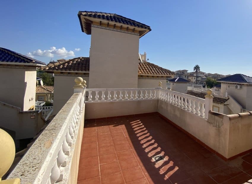 5 makuuhuone Huvila myytävänä paikassa La Zenia mukana uima-altaan - 359 995 € (Ref: 9763886)