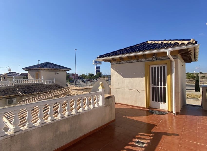 5 makuuhuone Huvila myytävänä paikassa La Zenia mukana uima-altaan - 359 995 € (Ref: 9763886)