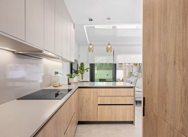 3 sypialnia Willa na sprzedaż w Las Filipinas z basenem garażem - 499 000 € (Ref: 9763889)