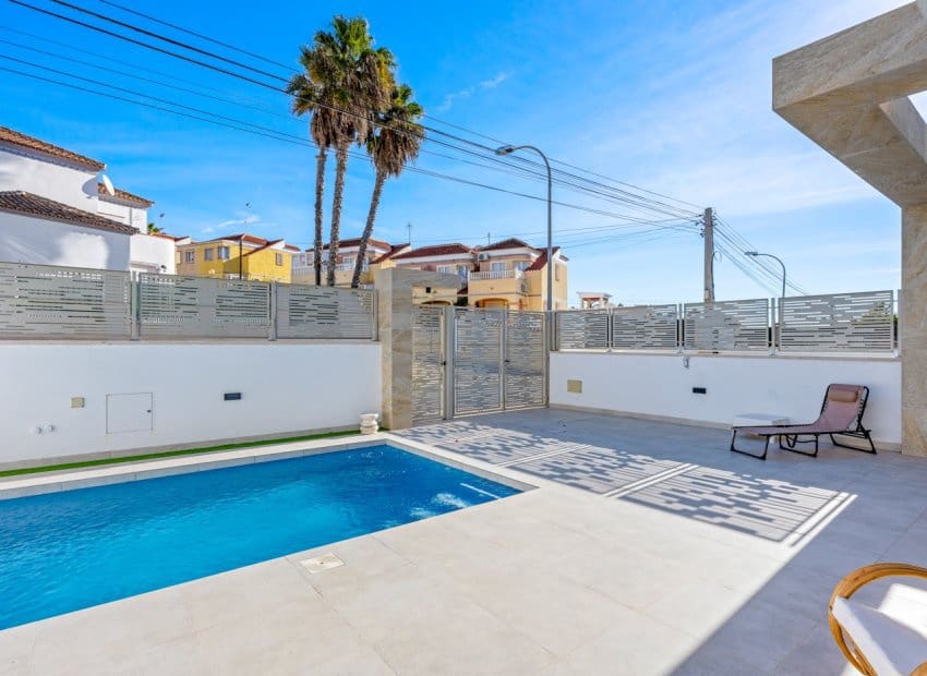 3 camera da letto Villa in vendita in Blue Lagoon con piscina garage - 475.000 € (Rif: 9763889)