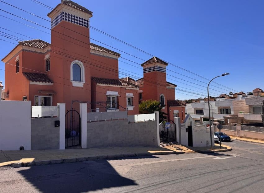 3 soveværelse Villa til salg i Blue Lagoon med swimmingpool - € 329.995 (Ref: 9763890)