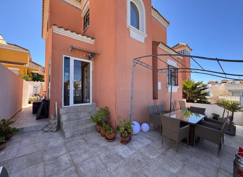 3 soveværelse Villa til salg i Blue Lagoon med swimmingpool - € 329.995 (Ref: 9763890)