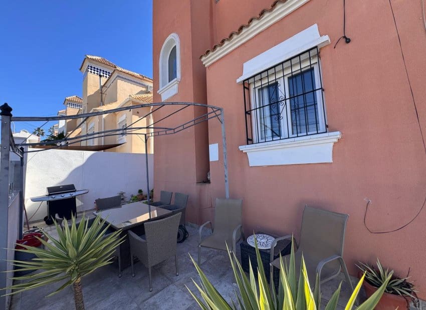 3 soveværelse Villa til salg i Blue Lagoon med swimmingpool - € 329.995 (Ref: 9763890)