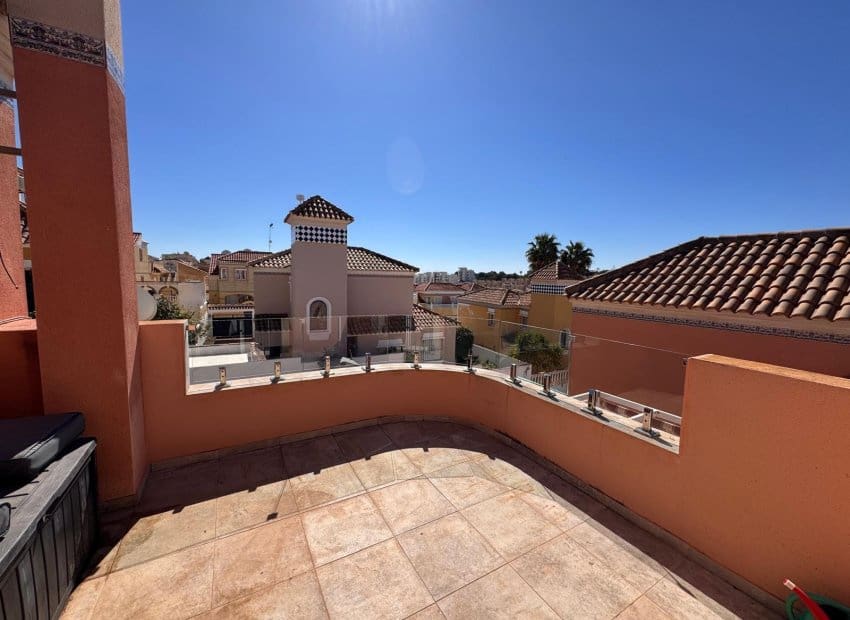 3 soveværelse Villa til salg i Blue Lagoon med swimmingpool - € 329.995 (Ref: 9763890)