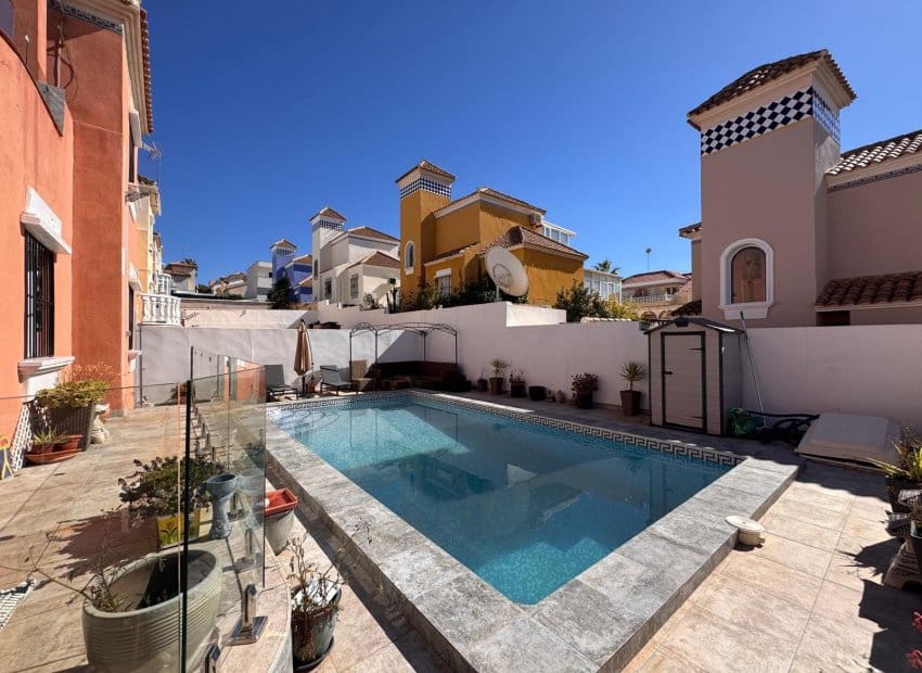 3 soveværelse Villa til salg i Blue Lagoon med swimmingpool - € 329.995 (Ref: 9763890)